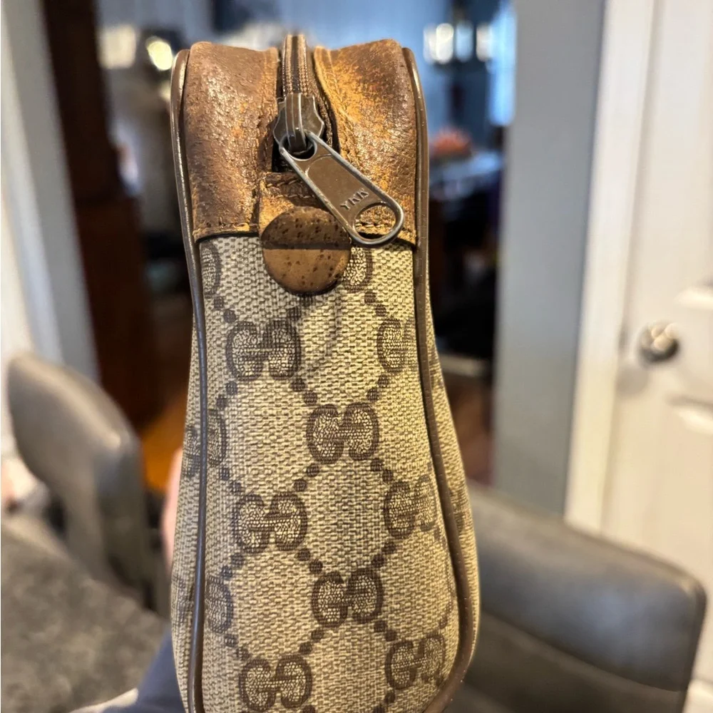 SOLD!!!!Gucci Beige Monogram Bag with Red and Green Accent - Picture 3 of 11